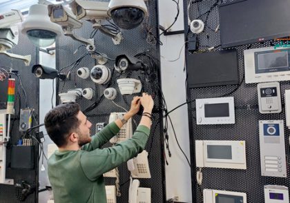 پلتفرم‌های تعمیراتی برای اشتغال نصاب دوربین مدار بسته درب و برق ساختمان